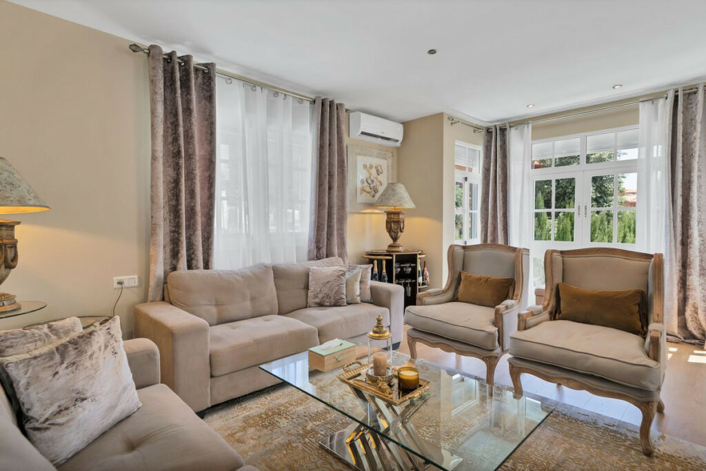 Detached Villa Estepona Málaga - image 36
