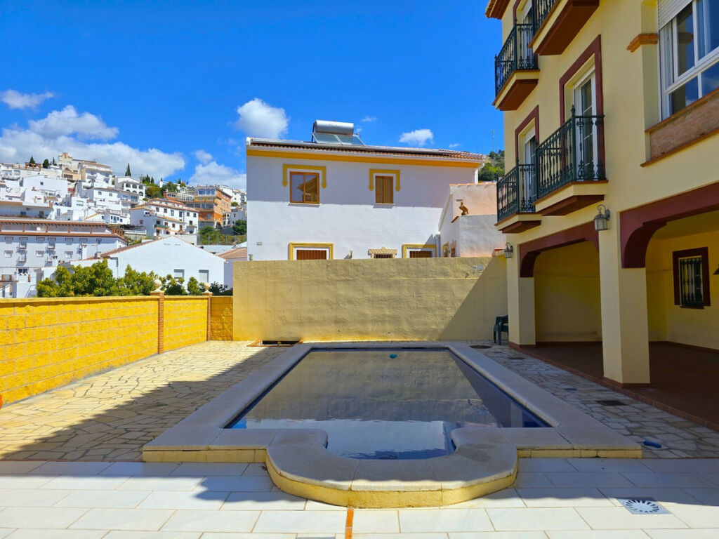 Detached Villa Canillas de Albaida Málaga - image 36