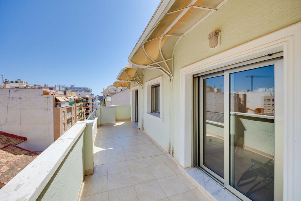 Middle Floor Apartment Torrevieja Alicante - image 36
