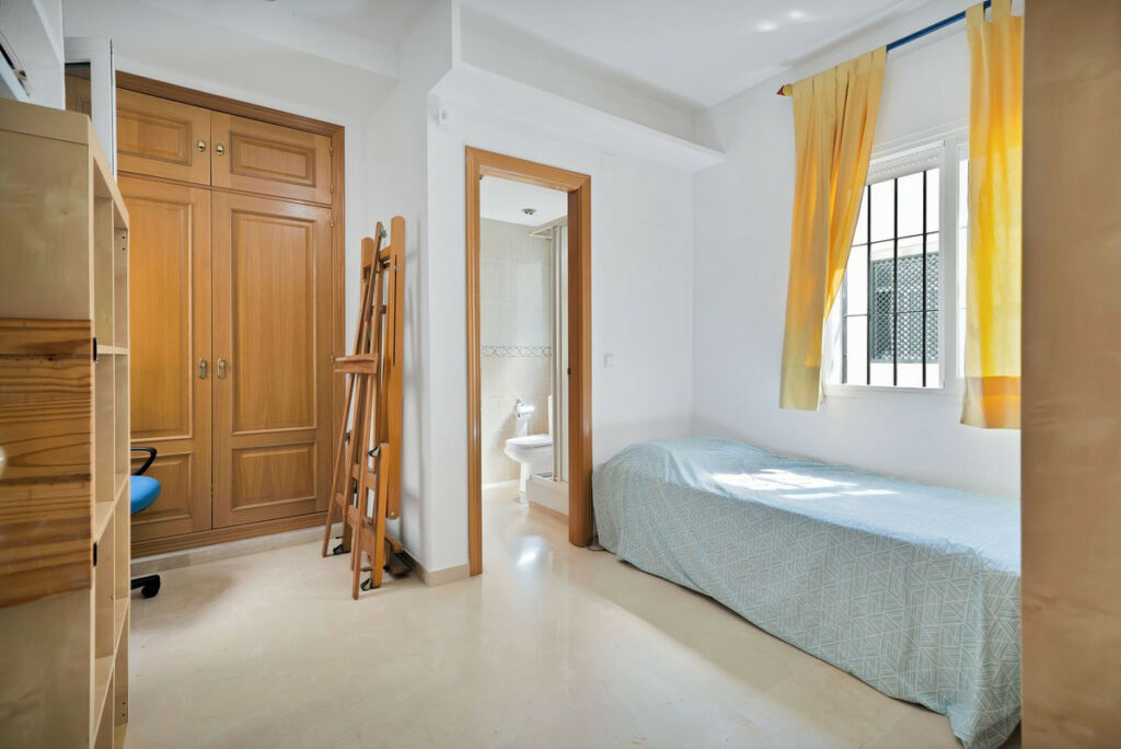 Middle Floor Apartment Nagüeles Málaga - image 37