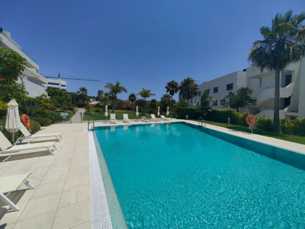 Middle Floor Apartment Estepona Málaga - image 37