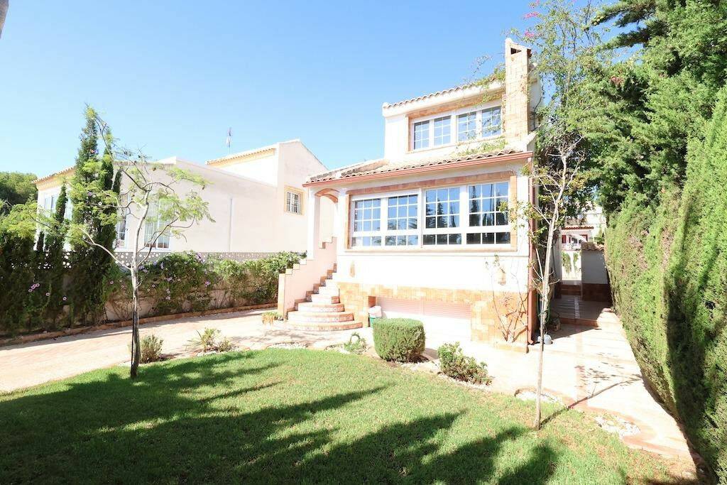 Detached Villa Villamartin Alicante - image 37