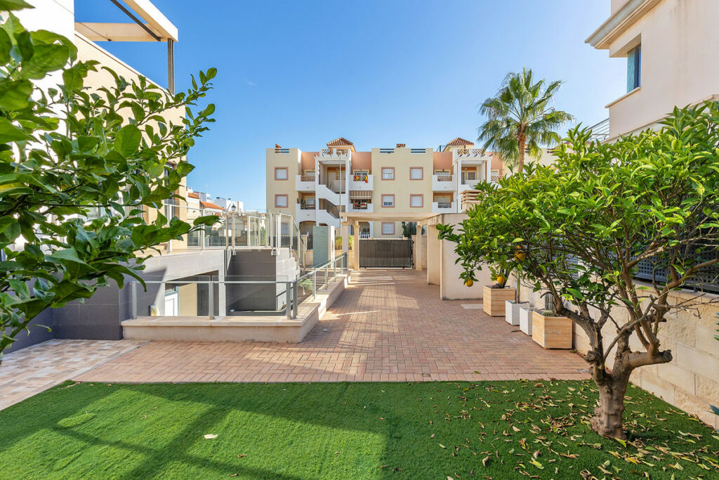 Detached Villa La Zenia Alicante - image 37