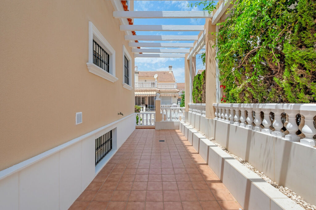Detached Villa Torrevieja Alicante - image 37