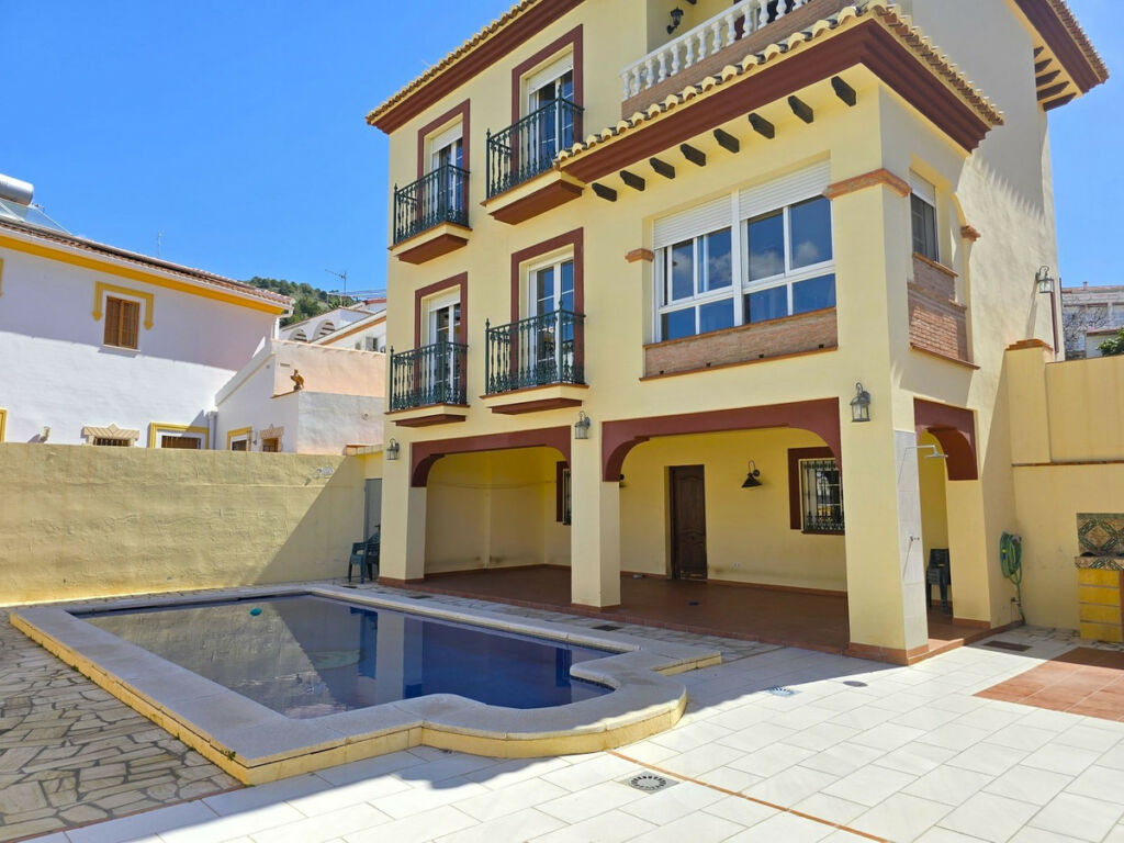 Detached Villa Canillas de Albaida Málaga - image 37