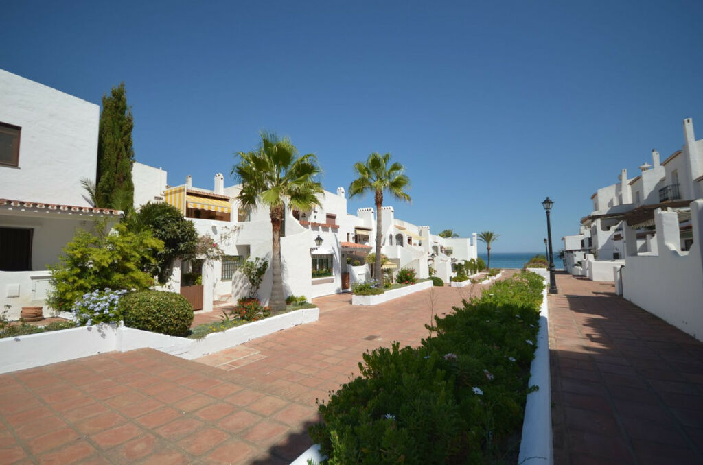 Penthouse La Duquesa Málaga - image 38