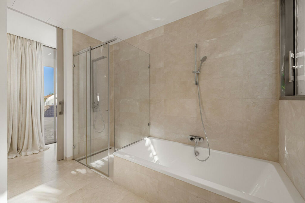 Detached Villa Marbella Málaga - image 38