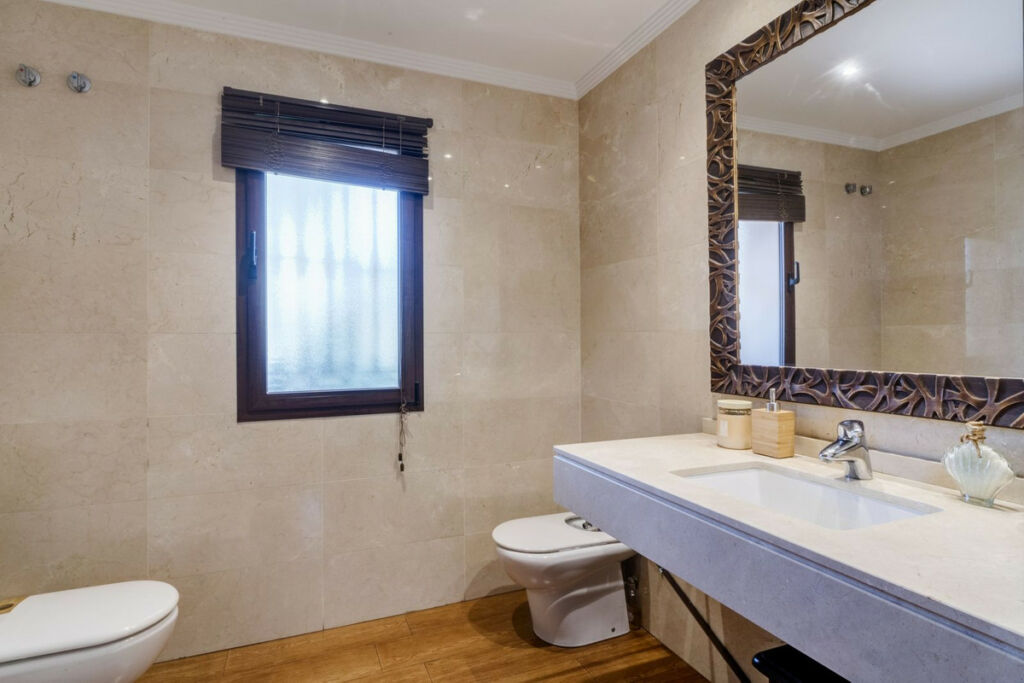 Detached Villa Las Chapas Málaga - image 38