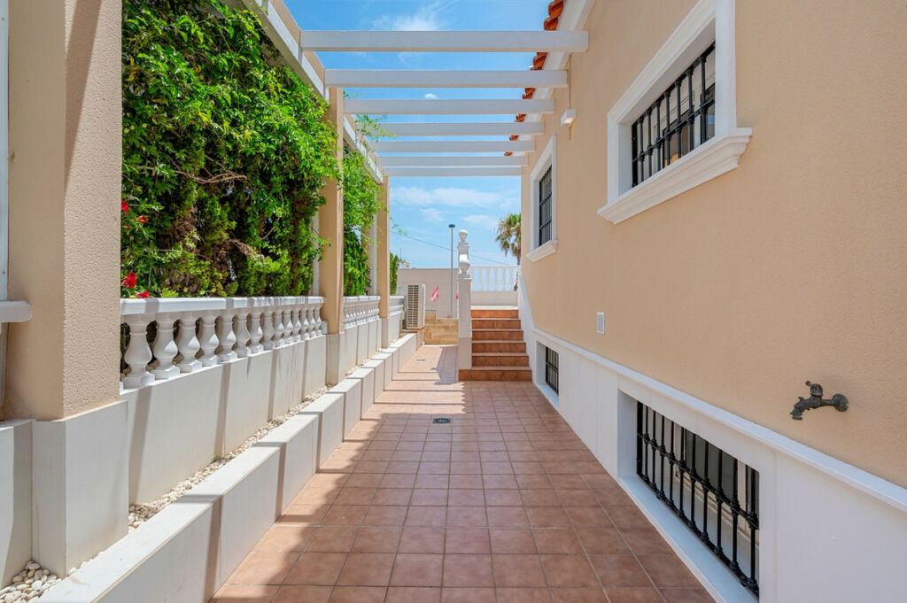 Detached Villa Torrevieja Alicante - image 38