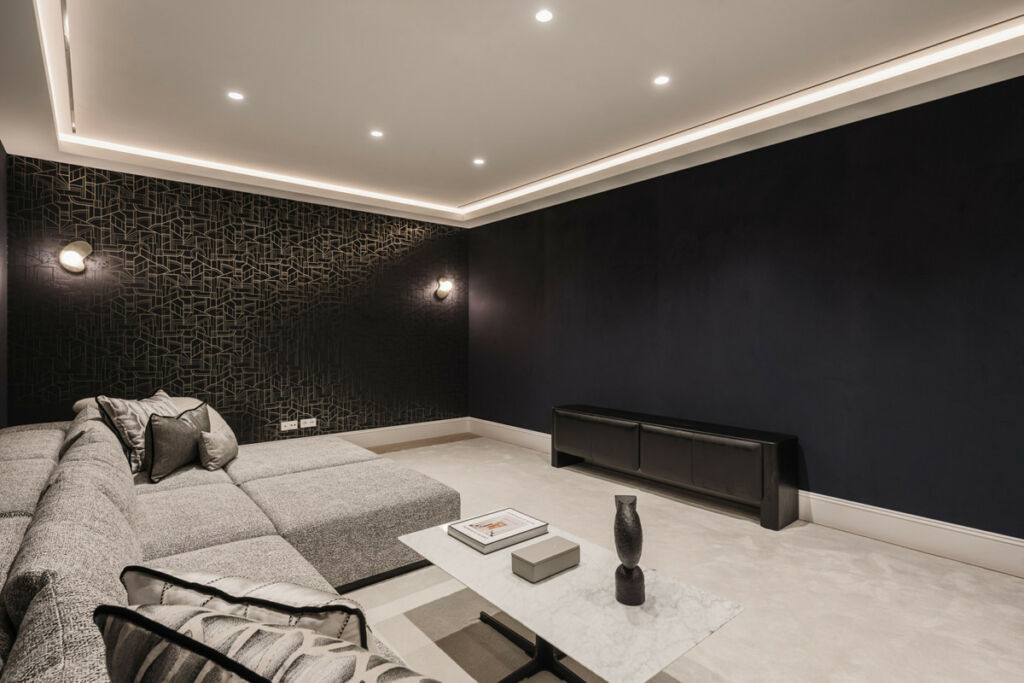 Detached Villa Nueva Andalucía Málaga - image 38