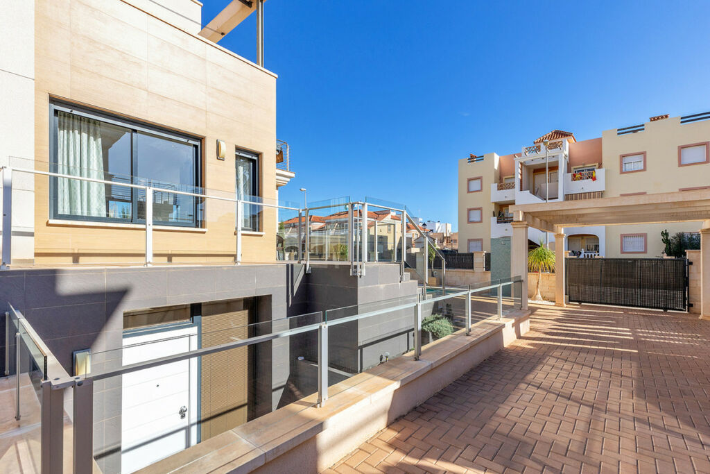 Detached Villa La Zenia Alicante - image 38