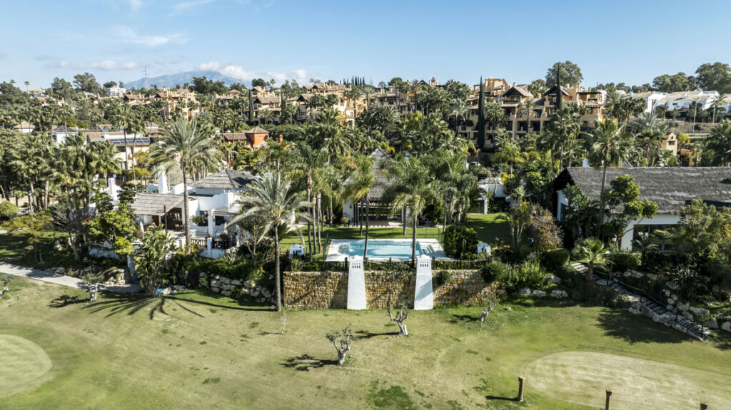 Detached Villa Estepona Málaga - image 35