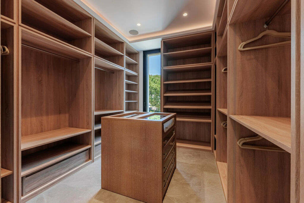 Detached Villa Nueva Andalucía Málaga - image 38