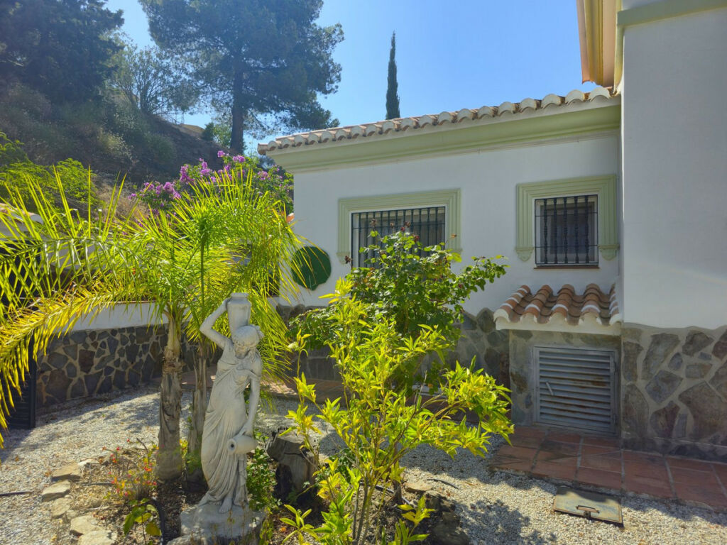 Detached Villa Cómpeta Málaga - image 39