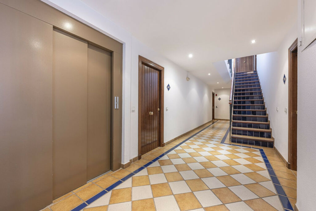 Middle Floor Apartment The Golden Mile Málaga - image 38