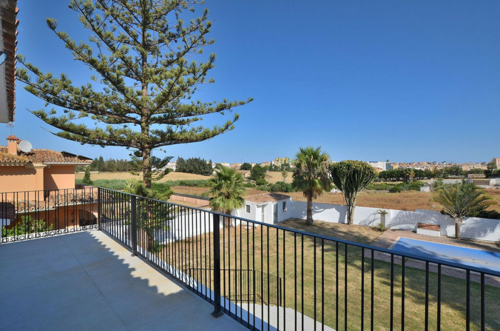 Detached Villa El Coto Málaga - image 39