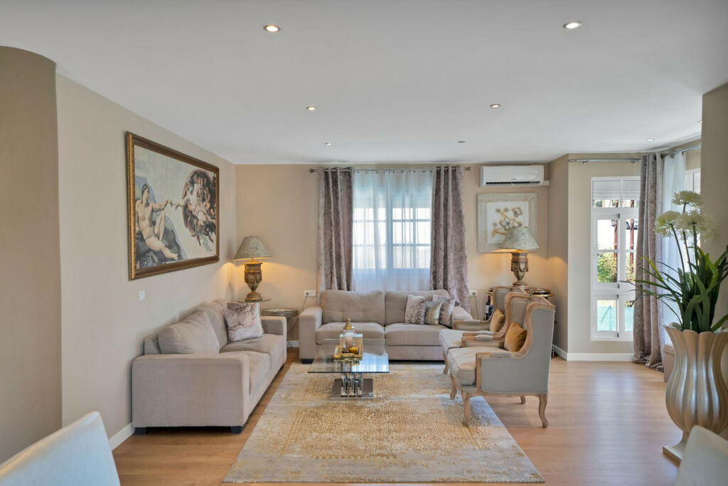 Detached Villa Estepona Málaga - image 39