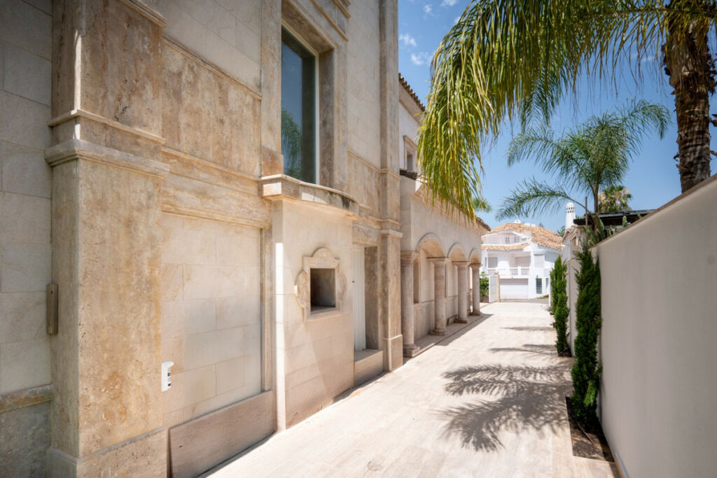 Detached Villa Marbella Málaga - image 39