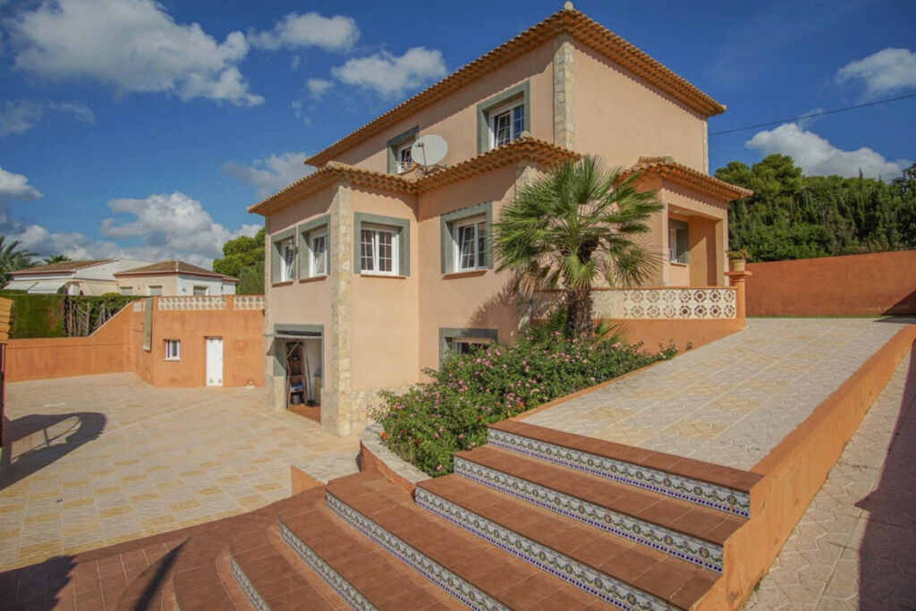 Detached Villa Los Pinos Alicante - image 4