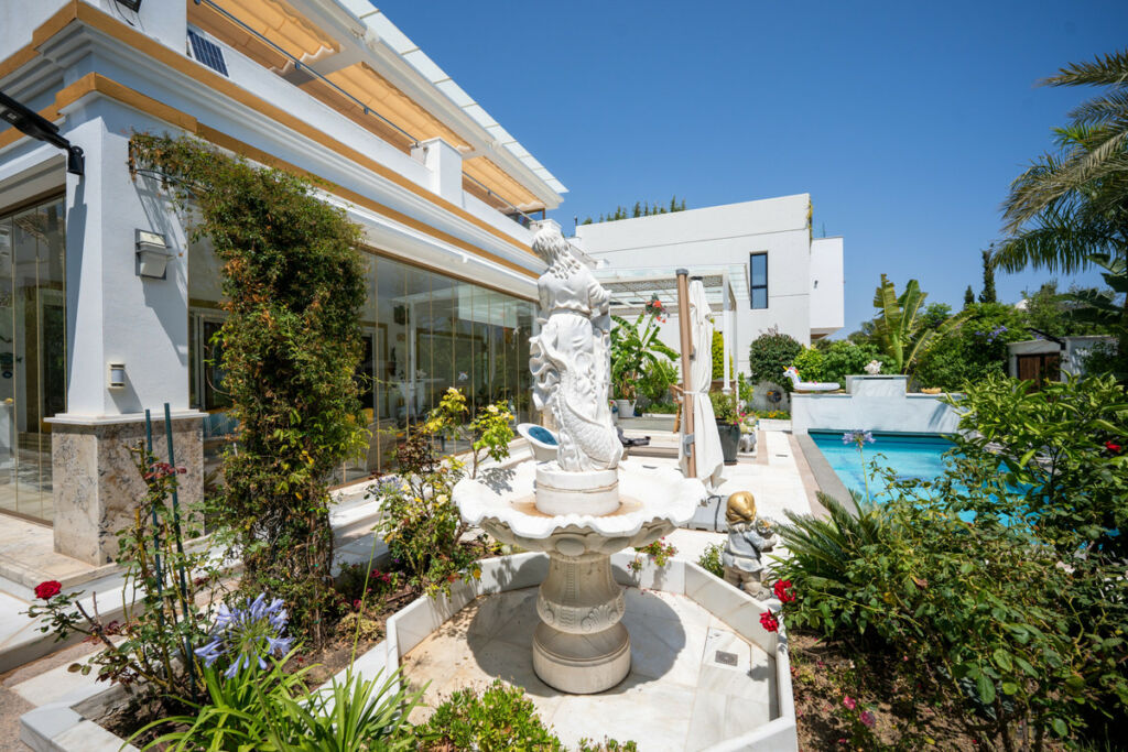 Detached Villa Marbella Málaga - image 39