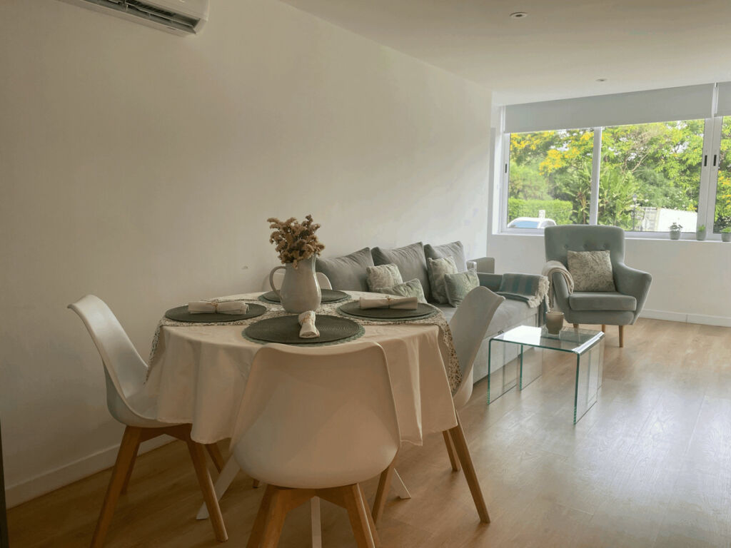 Middle Floor Apartment Estepona Málaga - image 4