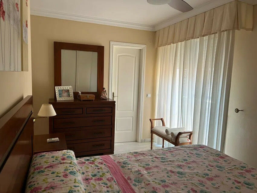 Middle Floor Apartment San Pedro de Alcántara Málaga - image 4