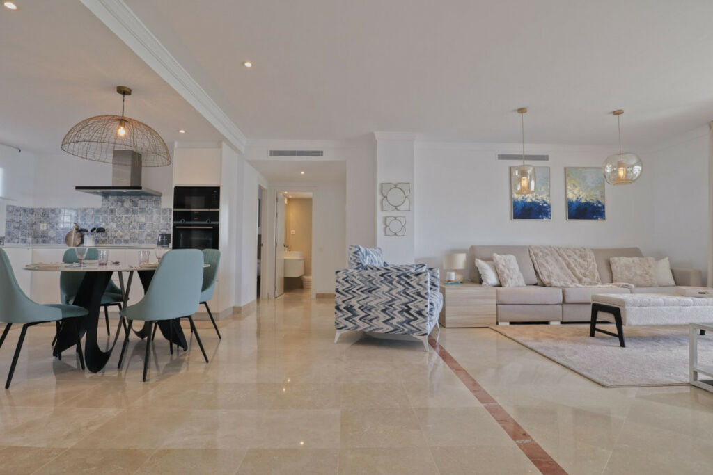 Ground Floor Apartment El Paraiso Málaga - image 4