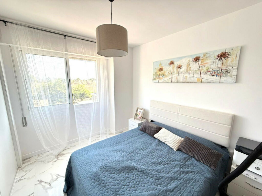 Middle Floor Apartment Punta Prima Alicante - image 4