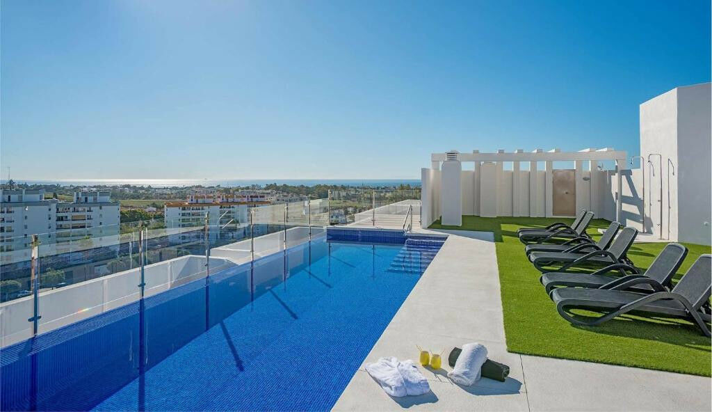 Middle Floor Apartment Nueva Andalucía Málaga - image 4