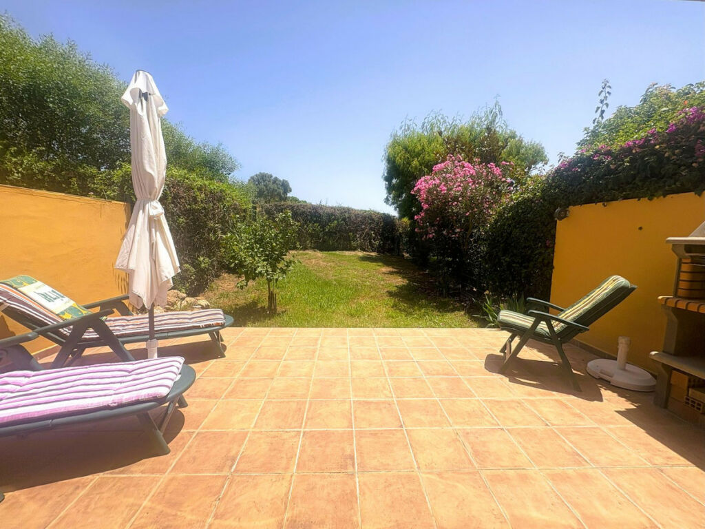 Townhouse La Duquesa Málaga - image 4