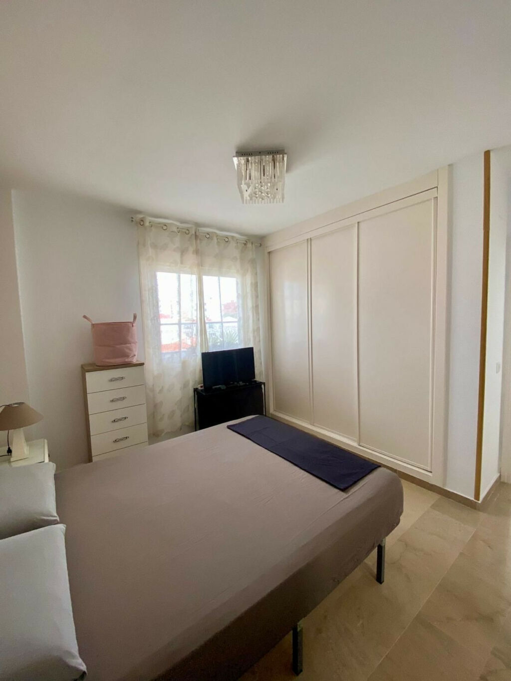 Middle Floor Apartment Estepona Málaga - image 4