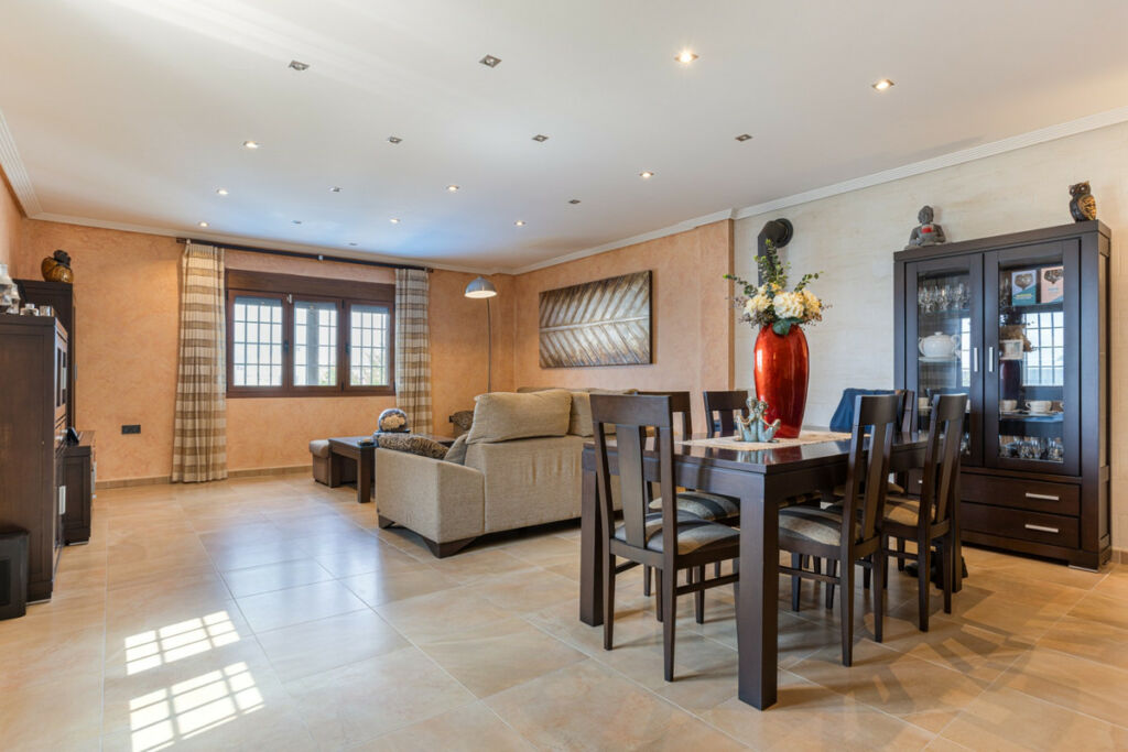 Detached Villa Los Montesinos Alicante - image 4