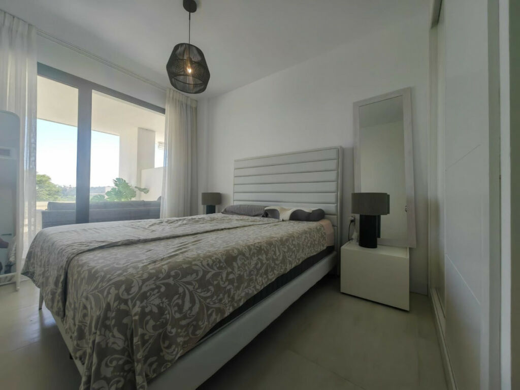 Middle Floor Apartment Estepona Málaga - image 4