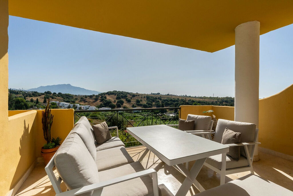 Middle Floor Apartment Bel Air Málaga - image 4