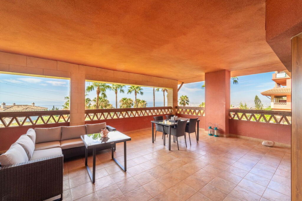 Middle Floor Apartment Benalmadena Málaga - image 4