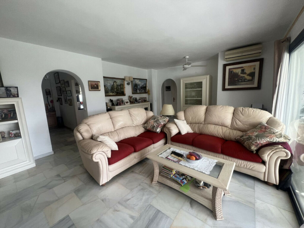 Ground Floor Apartment El Paraiso Málaga - image 3
