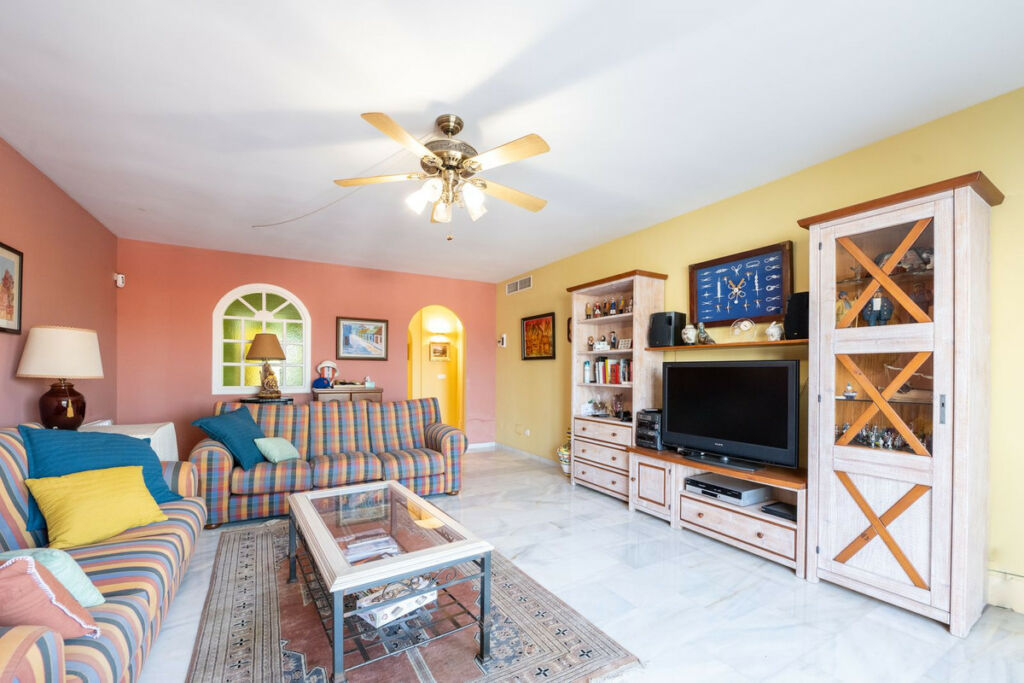 Middle Floor Apartment Marbella Málaga - image 4