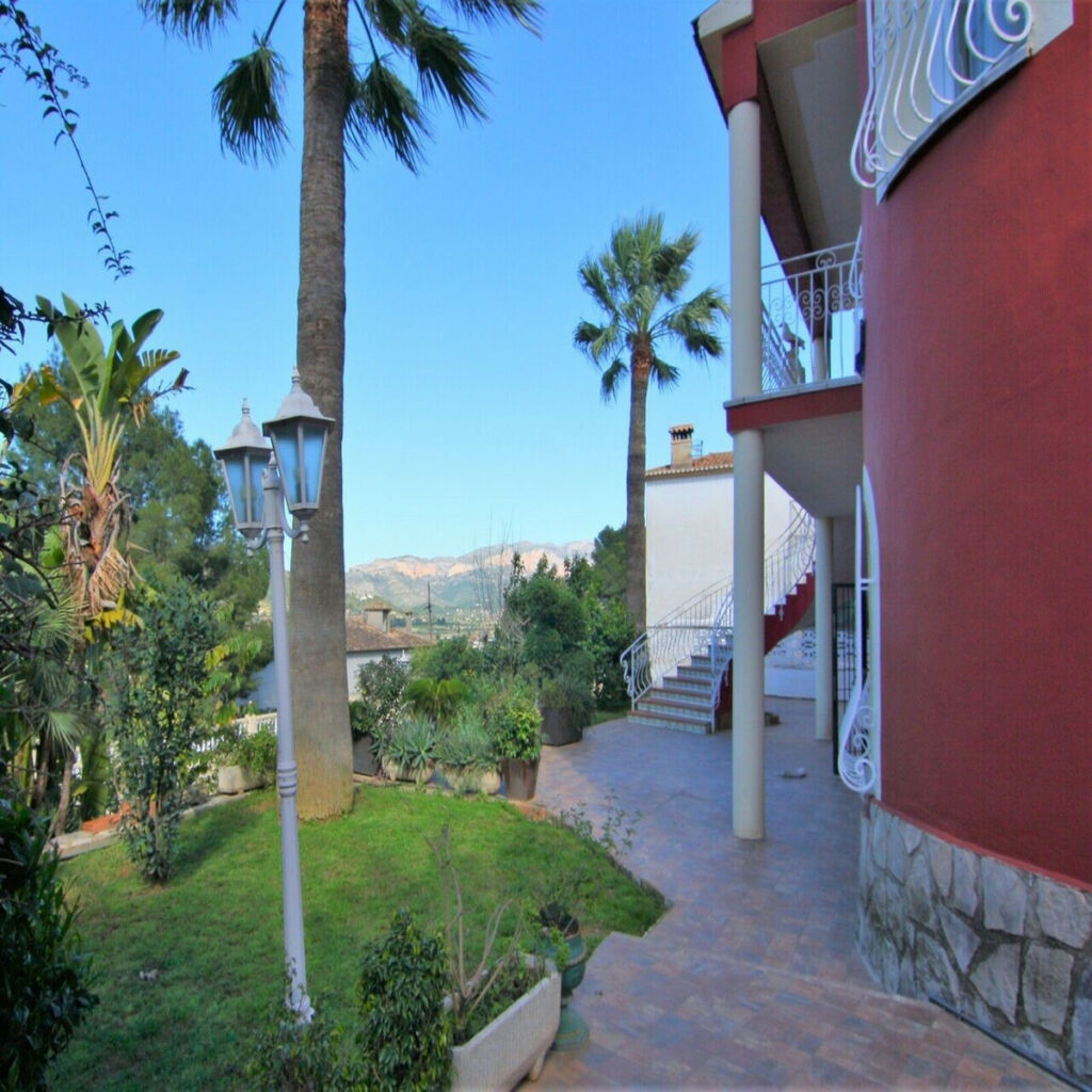 Detached Villa Pedreguer Alicante - image 4