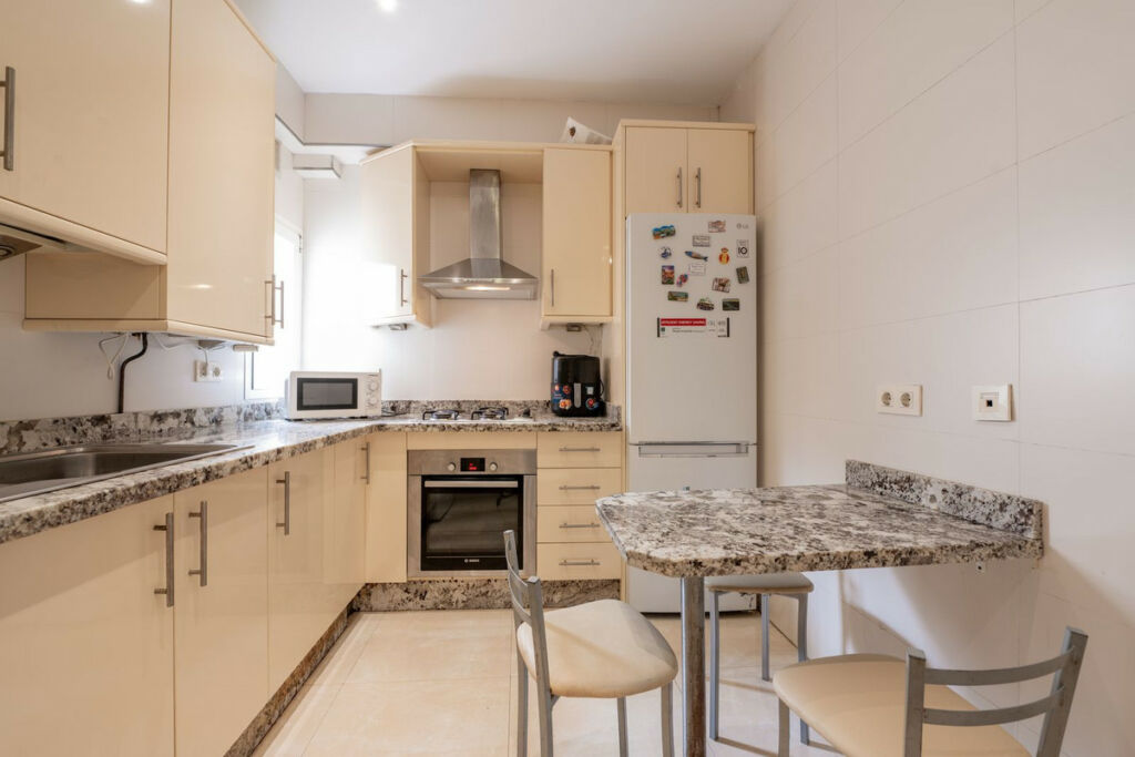 Middle Floor Apartment Marbella Málaga - image 5