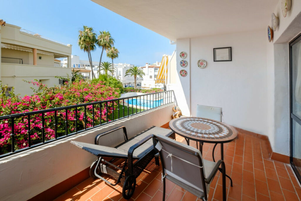 Middle Floor Apartment Nerja Málaga - image 4