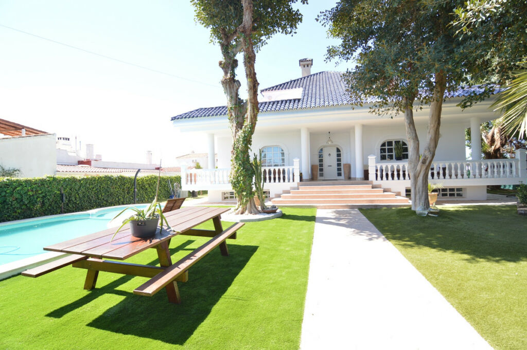 Detached Villa Torrevieja Alicante - image 4