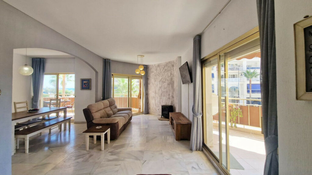 Middle Floor Apartment Fuengirola Málaga - image 4
