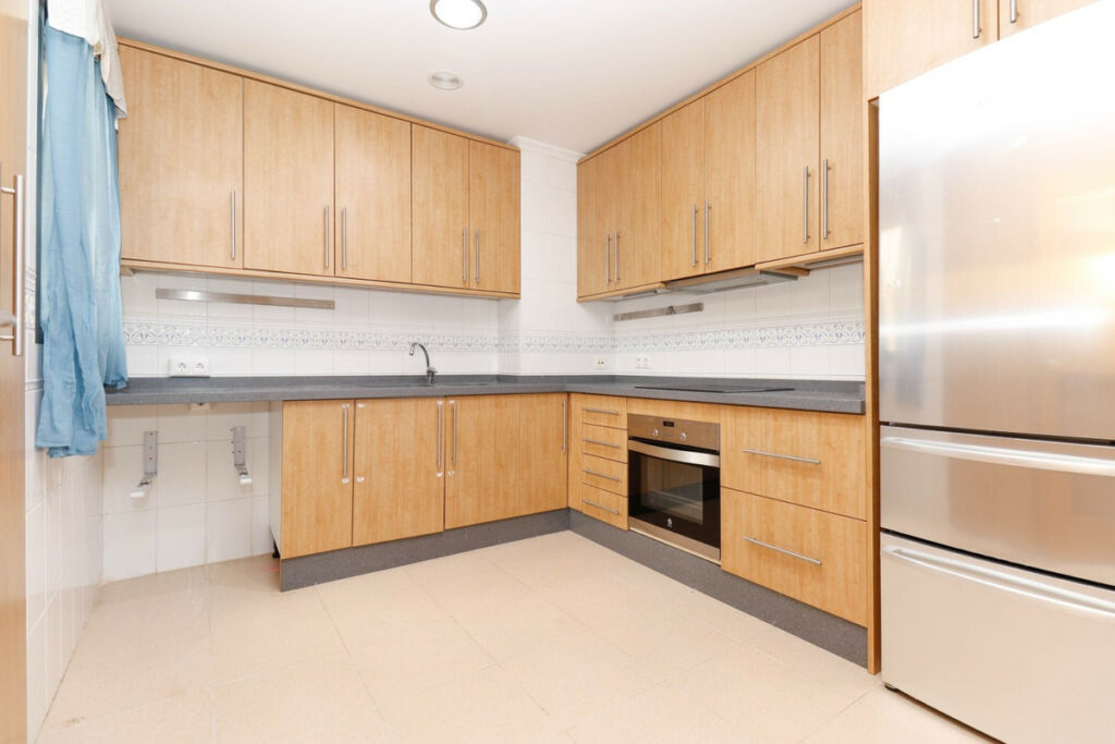 Middle Floor Apartment Torrevieja Alicante - image 4