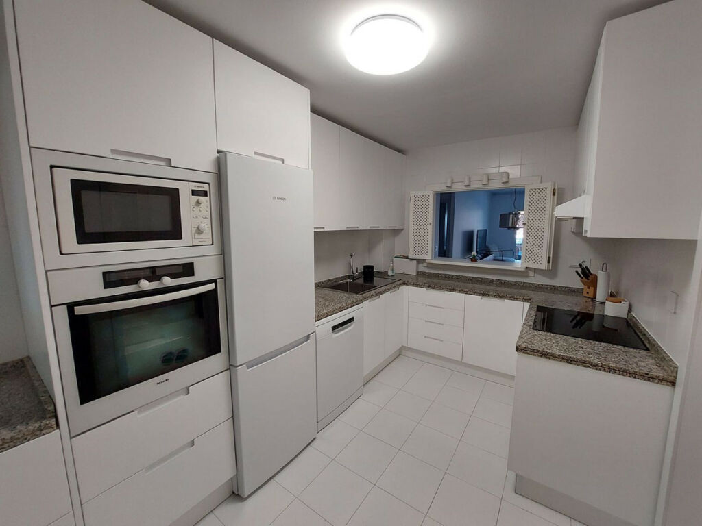 Middle Floor Apartment Puerto Banús Málaga - image 4