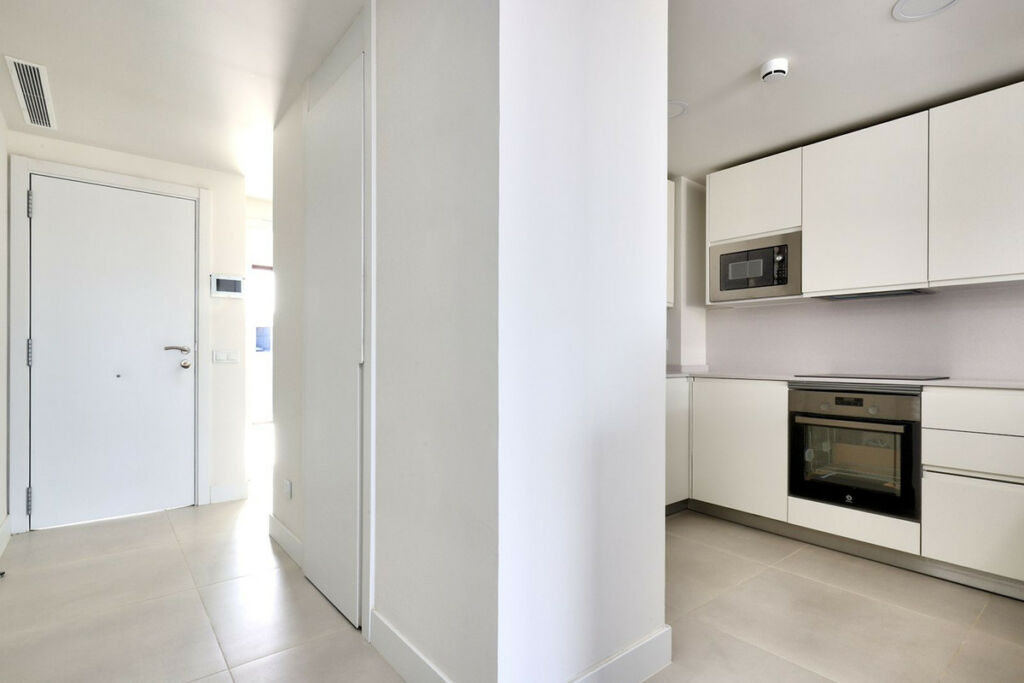 Middle Floor Apartment Fuengirola Málaga - image 4