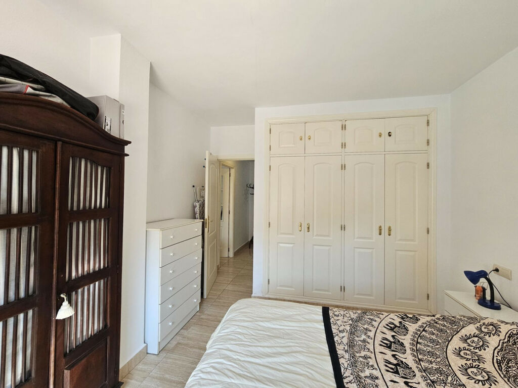 Middle Floor Apartment San Luis de Sabinillas Málaga - image 4