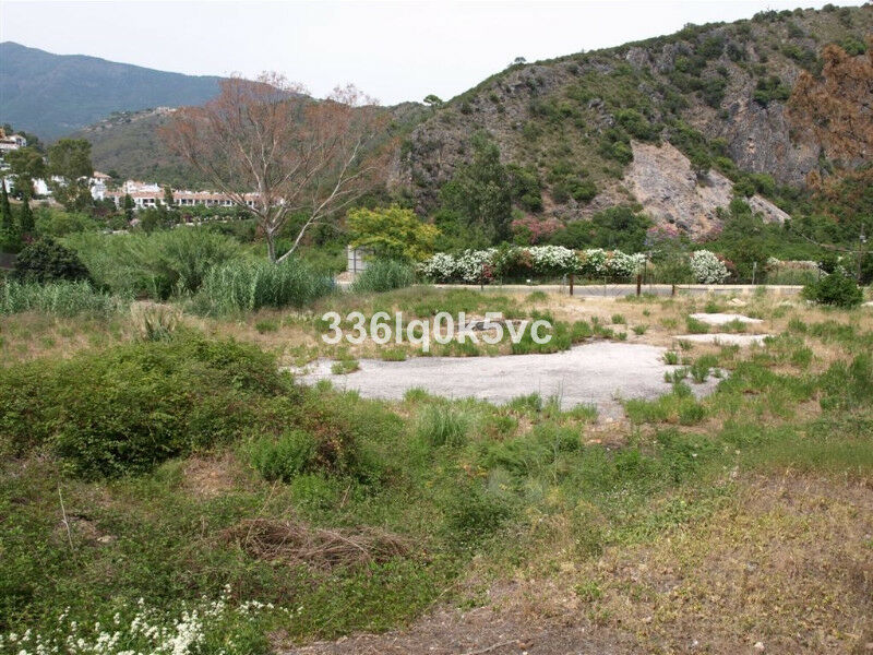 Commercial Plot Benahavís Málaga - image 4