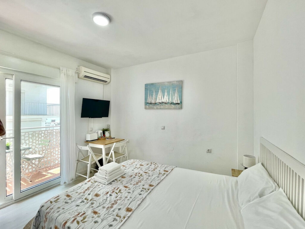 Middle Floor Studio Nerja Málaga - image 4