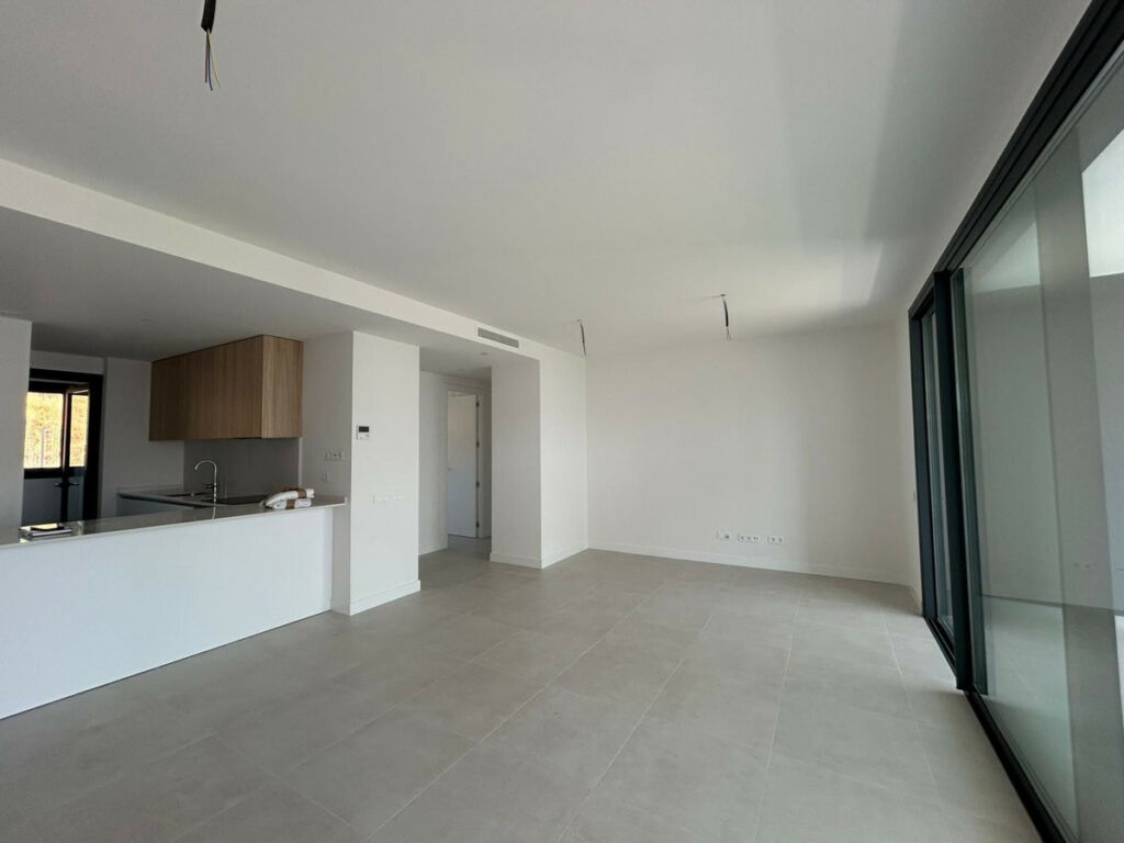 Middle Floor Apartment Estepona Málaga - image 4