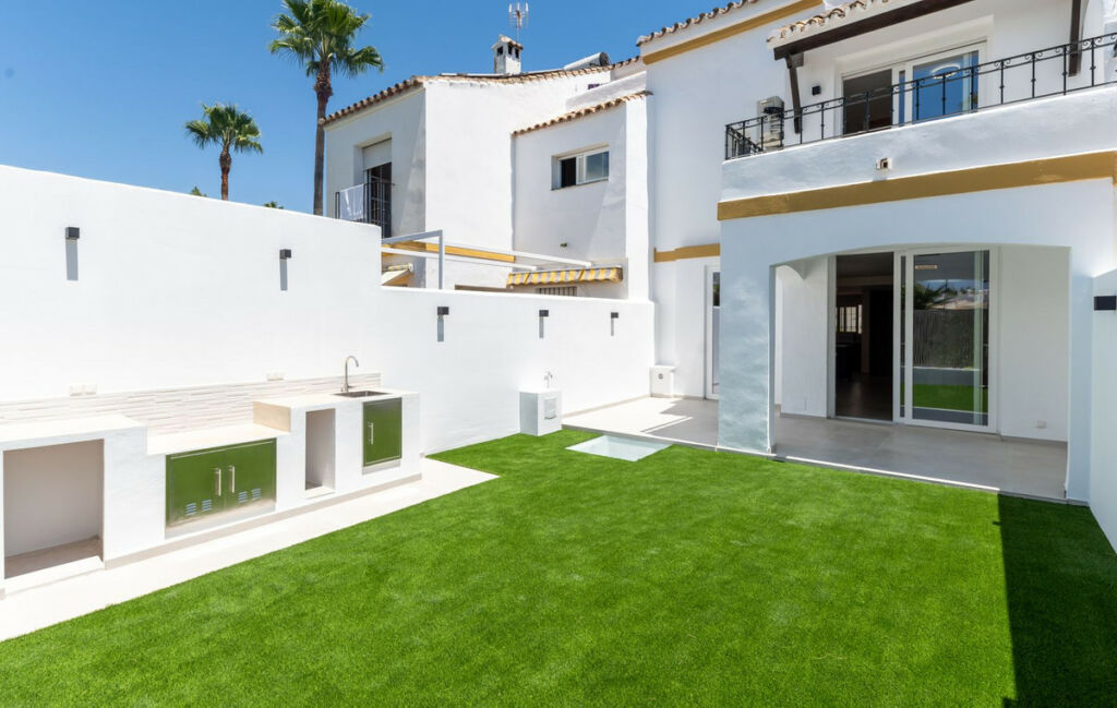 Townhouse Estepona Málaga - image 4